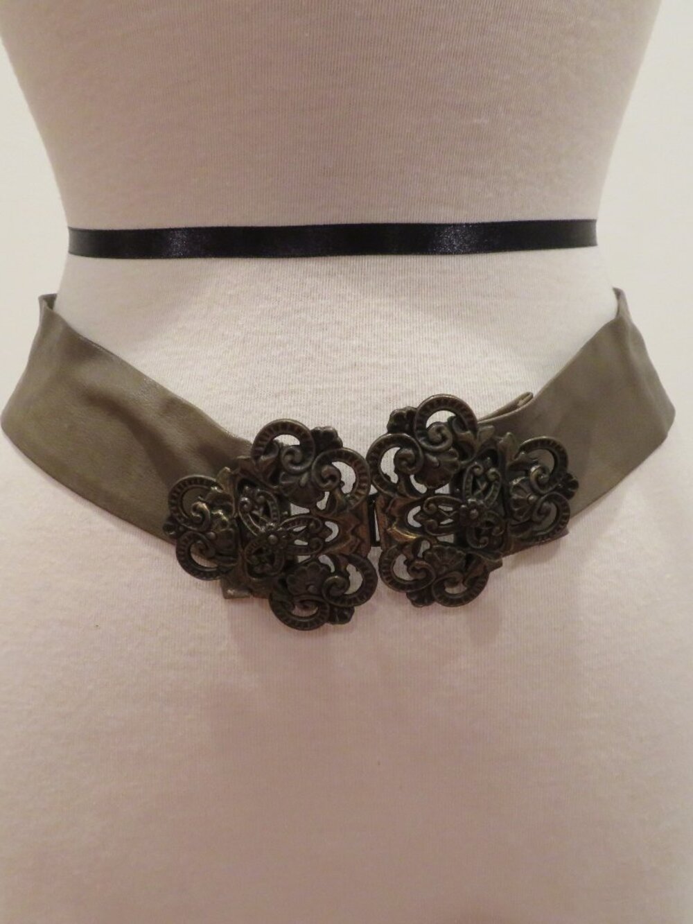 Vintage Women’s S Taupe Faux Leather Belt